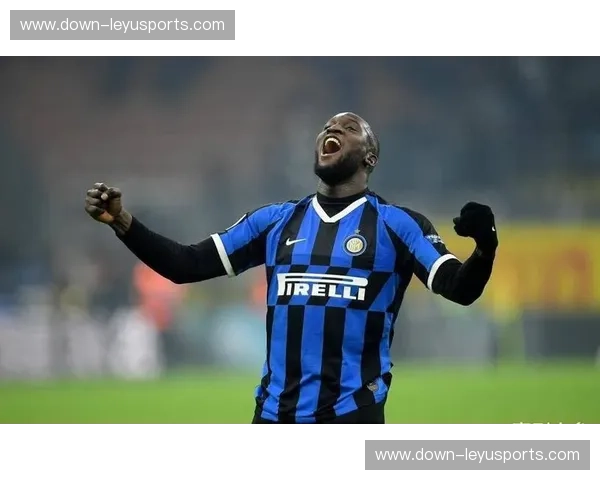 美国队演练普利西奇内切制造犯规,伯哈尔特寻求前场定位球机会